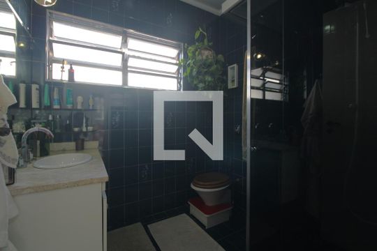 Banheiro comum de casa à venda com 3 quartos, 185m² em Parque do Castelo, São Paulo