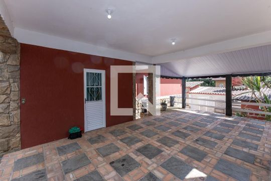 Garagem de casa de condomínio para alugar com 4 quartos, 1200m² em Vila Del Rey, Nova Lima