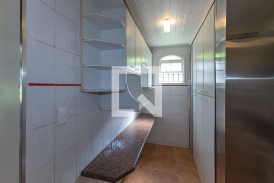 Despensa de casa de condomínio para alugar com 4 quartos, 1200m² em Vila Del Rey, Nova Lima