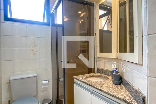 Banheiro de apartamento à venda com 2 quartos, 55m² em Centro, São Bernardo do Campo