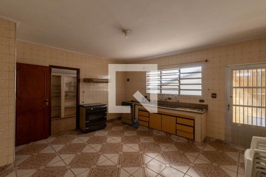 Cozinha  de casa à venda com 4 quartos, 300m² em Vila Ré, São Paulo