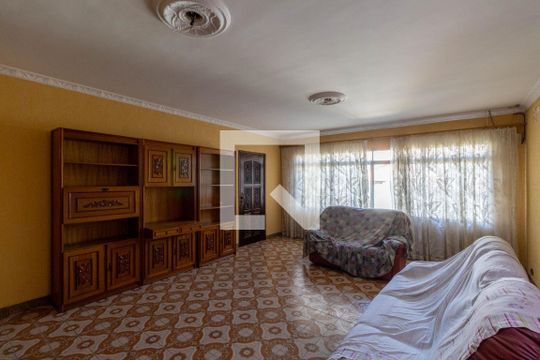 Casa à venda com 4 quartos, 300m² em Vila Ré, São Paulo
