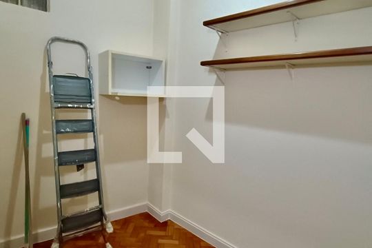 Quarto serviço de apartamento à venda com 4 quartos, 150m² em Copacabana, Rio de Janeiro