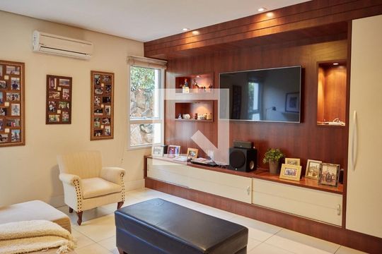 Sala de casa de condomínio à venda com 4 quartos, 550m² em Cidade Universitária, Campinas