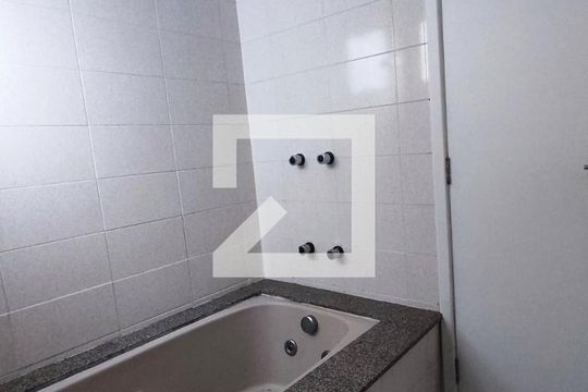 Banheiro Suíte de apartamento para alugar com 2 quartos, 78m² em Centro, Curitiba