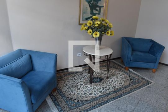 Hall de entrada de apartamento para alugar com 2 quartos, 78m² em Centro, Curitiba