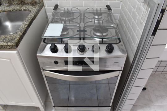 Cozinha de apartamento para alugar com 2 quartos, 78m² em Centro, Curitiba