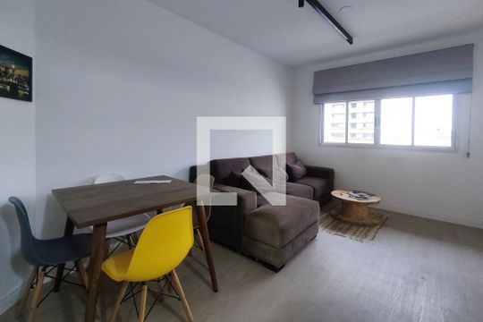 Apartamento para alugar com 2 quartos, 78m² em Centro, Curitiba