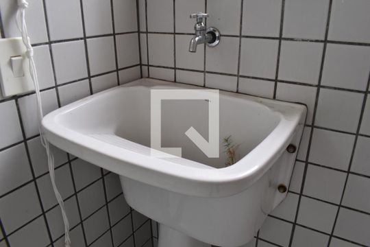 Área de serviço de apartamento para alugar com 2 quartos, 78m² em Centro, Curitiba