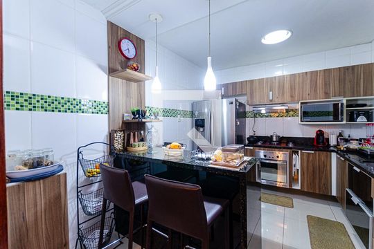 Cozinha de casa de condomínio à venda com 3 quartos, 209m² em Itaipu, Niterói