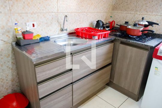 Cozinha de apartamento para alugar com 2 quartos, 46m² em Veloso, Osasco