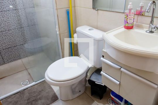 Banheiro de apartamento para alugar com 2 quartos, 46m² em Veloso, Osasco