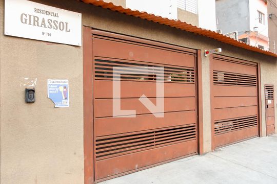 Fachada de apartamento para alugar com 2 quartos, 46m² em Veloso, Osasco