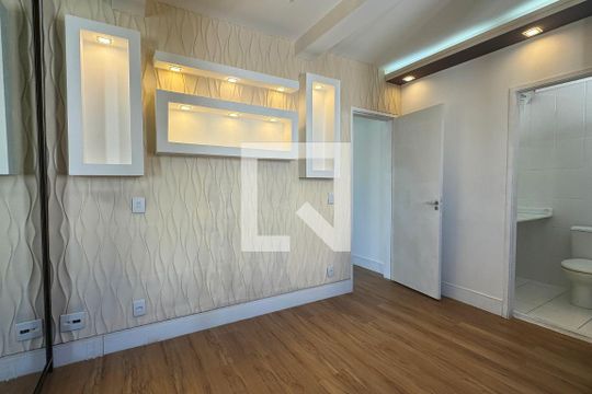 Suíte 1 de apartamento à venda com 2 quartos, 62m² em Jardim Tupanci, Barueri