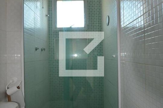 Banheiro de apartamento para alugar com 2 quartos, 55m² em Irajá, Rio de Janeiro