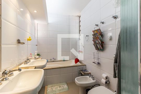 Suíte 1 - Banheiro de apartamento à venda com 3 quartos, 234m² em Higienópolis, São Paulo