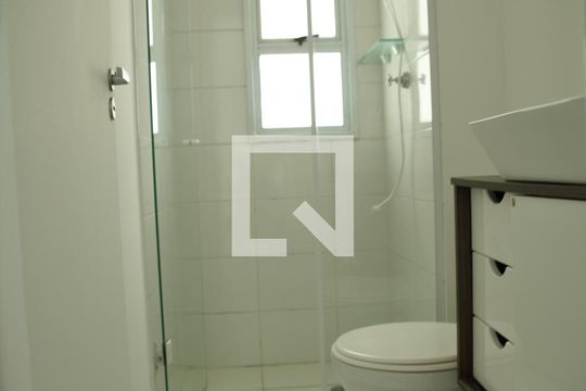 Banheiro  de apartamento à venda com 2 quartos, 52m² em Alves Dias, São Bernardo do Campo