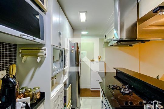 Cozinha de apartamento à venda com 3 quartos, 83m² em Vila Bertioga, São Paulo