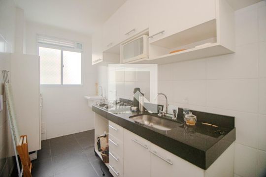 Cozinha e Área de Serviço de apartamento à venda com 2 quartos, 60m² em Humaitá, Porto Alegre