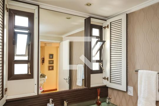 Banheiro de apartamento para alugar com 3 quartos, 110m² em Aclimação, São Paulo