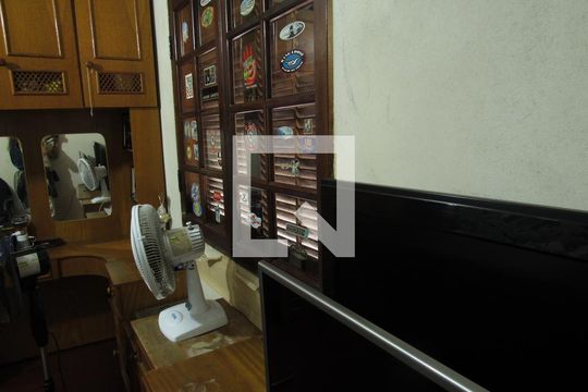 Quarto de casa para alugar com 1 quarto, 300m² em Jardin Azul , Osasco