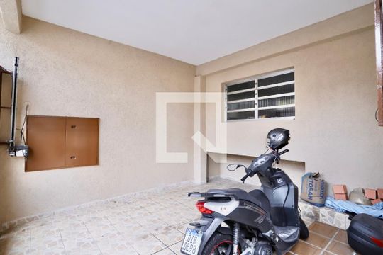 Garagem de casa à venda com 6 quartos, 120m² em Parque Sevilha, São Paulo