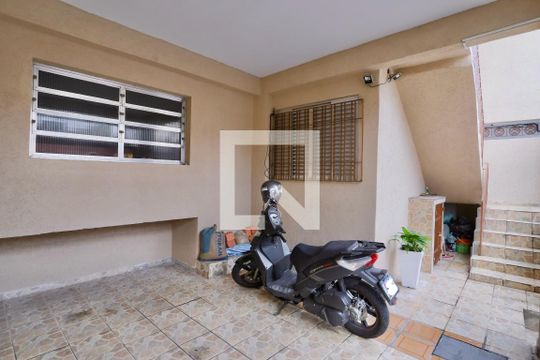 Garagem de casa à venda com 6 quartos, 120m² em Parque Sevilha, São Paulo