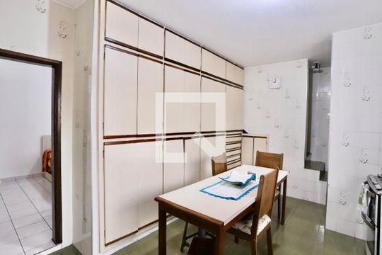 Cozinha 1 de casa à venda com 6 quartos, 120m² em Parque Sevilha, São Paulo