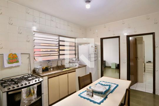 Cozinha 1 de casa à venda com 6 quartos, 120m² em Parque Sevilha, São Paulo