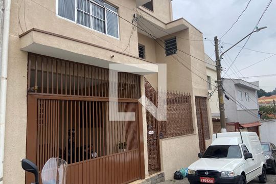 Fachada de casa à venda com 6 quartos, 120m² em Parque Sevilha, São Paulo