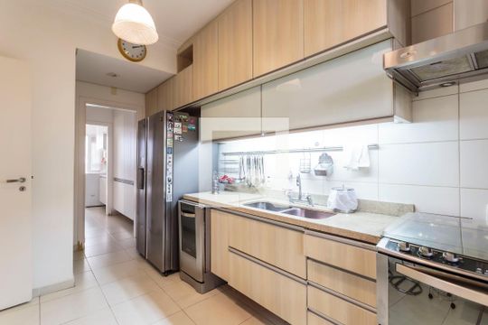 Cozinha de casa de condomínio à venda com 4 quartos, 210m² em Indianópolis, São Paulo