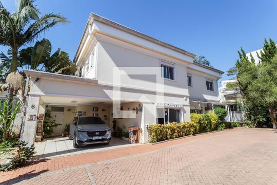 Fachada de casa de condomínio à venda com 4 quartos, 210m² em Indianópolis, São Paulo
