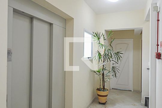 Hall de entrada de apartamento à venda com 2 quartos, 70m² em Santa Terezinha, São Bernardo do Campo