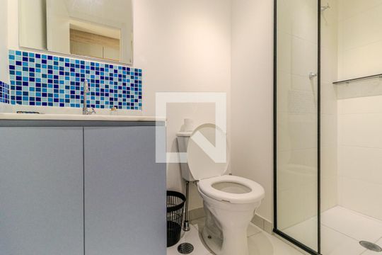 Banheiro de kitnet/studio para alugar com 1 quarto, 25m² em Consolação, São Paulo