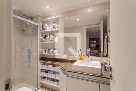 Banheiro de apartamento à venda com 2 quartos, 59m² em Moema, São Paulo