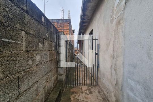 Portão acesso ao imovel  de casa para alugar com 1 quarto, 25m² em Vila Nova Bonsucesso, Guarulhos