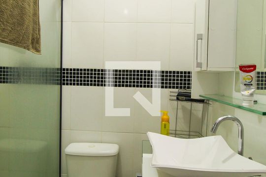 Banheiro de casa à venda com 4 quartos, 117m² em Vila Invernada, São Paulo