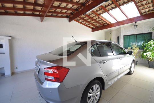 Garagem de casa à venda com 3 quartos, 220m² em Parque Edu Chaves, São Paulo