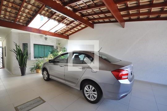 Garagem de casa à venda com 3 quartos, 220m² em Parque Edu Chaves, São Paulo