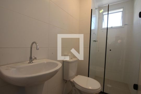 Banheiro de apartamento para alugar com 2 quartos, 42m² em Jardim Monte Alegre, Taboão da Serra