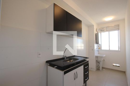Cozinha de apartamento para alugar com 2 quartos, 42m² em Jardim Monte Alegre, Taboão da Serra