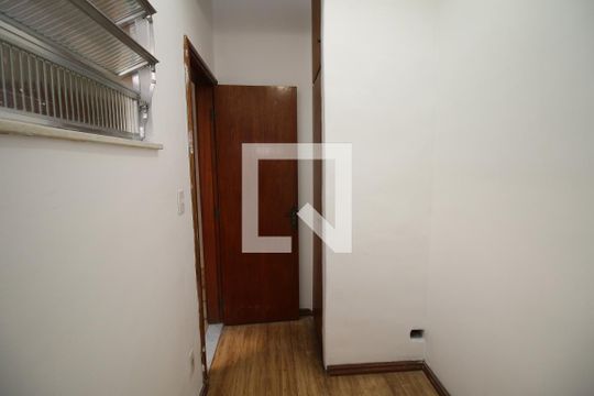 Quarto de Serviço de apartamento para alugar com 2 quartos, 70m² em Ilha do Governador, Rio de Janeiro