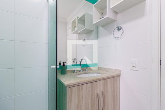 Banheiro de apartamento à venda com 2 quartos, 54m² em Umuarama, Osasco