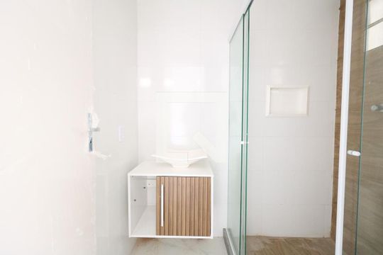 Banheiro de kitnet/studio para alugar com 1 quarto, 34m² em Piedade, Rio de Janeiro