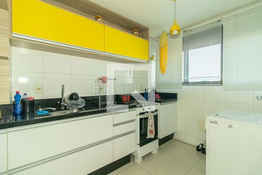 Cozinha de apartamento à venda com 2 quartos, 85m² em Sarandi, Porto Alegre