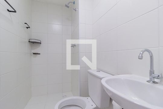 Banheiro de apartamento para alugar com 2 quartos, 40m² em Vila da Oportunidade, Carapicuíba