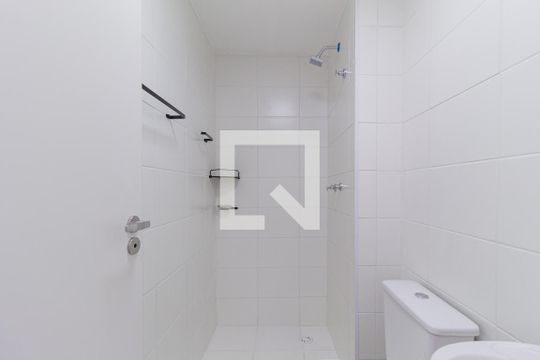 Banheiro de apartamento para alugar com 2 quartos, 40m² em Vila da Oportunidade, Carapicuíba