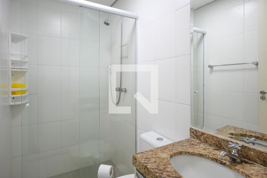 Banheiro de apartamento para alugar com 2 quartos, 48m² em Água Funda, São Paulo