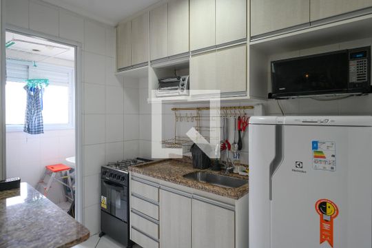 Cozinha de apartamento para alugar com 2 quartos, 48m² em Água Funda, São Paulo