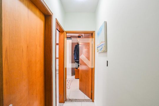 Corredor de casa à venda com 3 quartos, 110m² em Vila Marina, Santo André